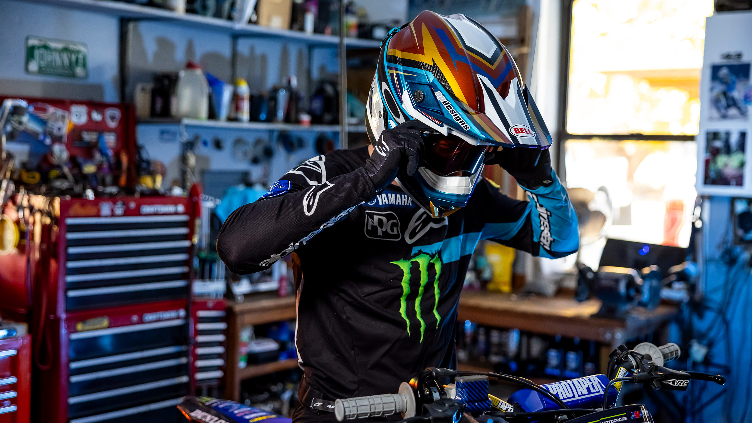 Eli Tomac putting on helmet